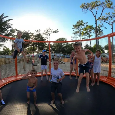 Mobil-home Avec Terrasse - 3 Chambres, 6 Personnes - Api-1-52-1452 Campingplatz