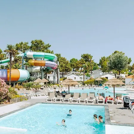 Mobil-home Avec Terrasse - 3 Chambres, 6 Personnes - Api-1-52-1452 * Saint-Jean-de-Monts