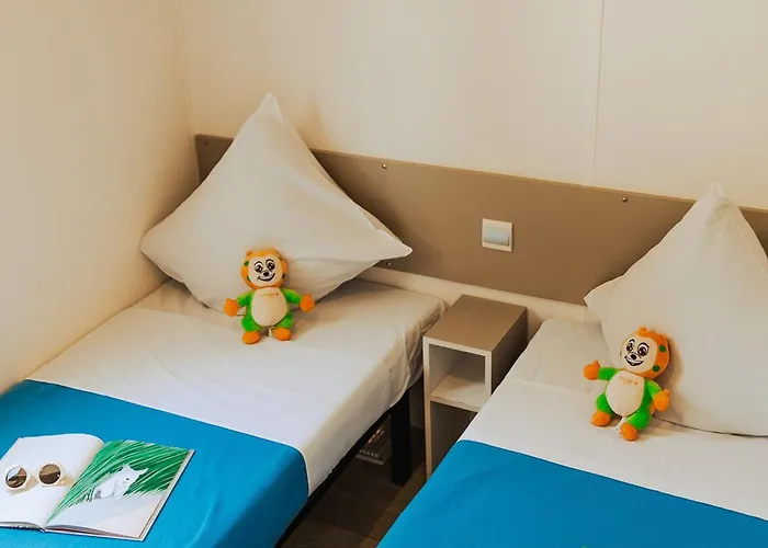 Campingplatz Mobil-home Avec Terrasse - 3 Chambres, 6 Personnes - Api-1-52-1452 *