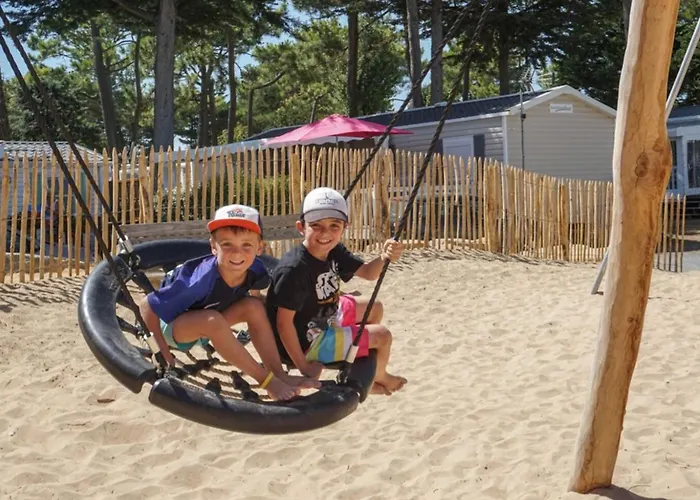 Campingplatz Mobil-home Avec Terrasse - 3 Chambres, 6 Personnes - Api-1-52-1452 *